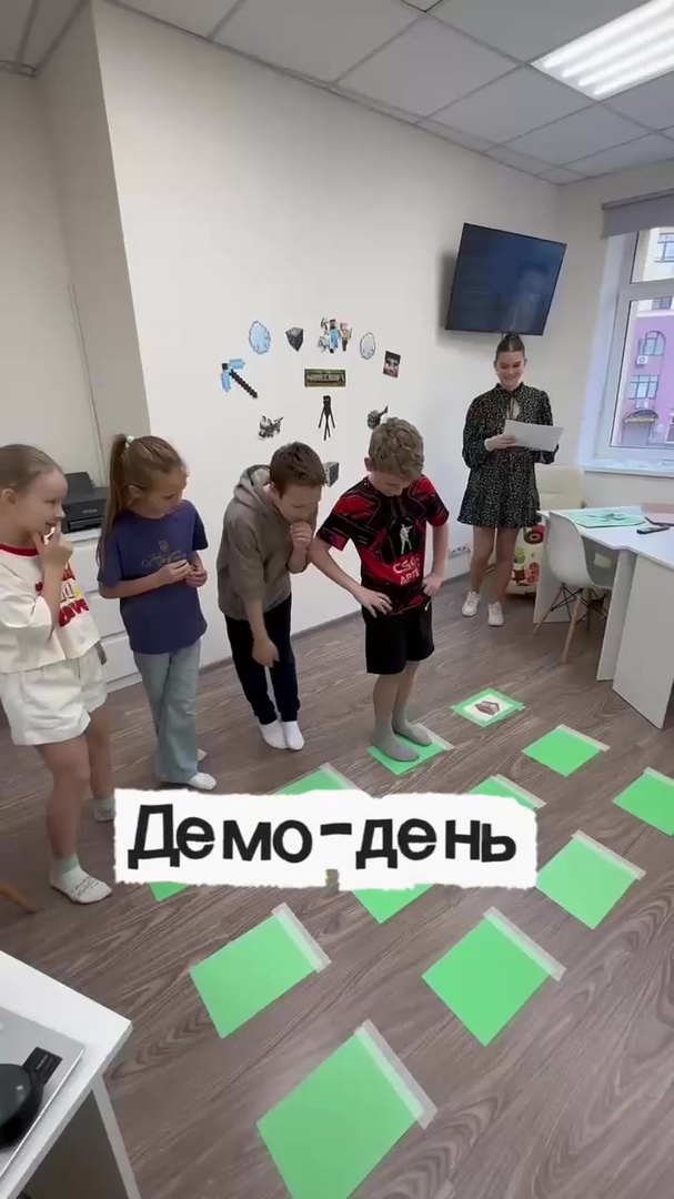 Кадр из видео: Занятие в группе